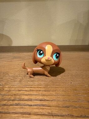 Littlest Pet Shop Brown & Cream Dachshund Figurine with Blue Eyes